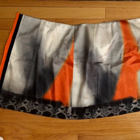 STUNNING Reversible "Elva" Skirt by Elie Tahari. Two Skirts in One. - Picture 10 of 15